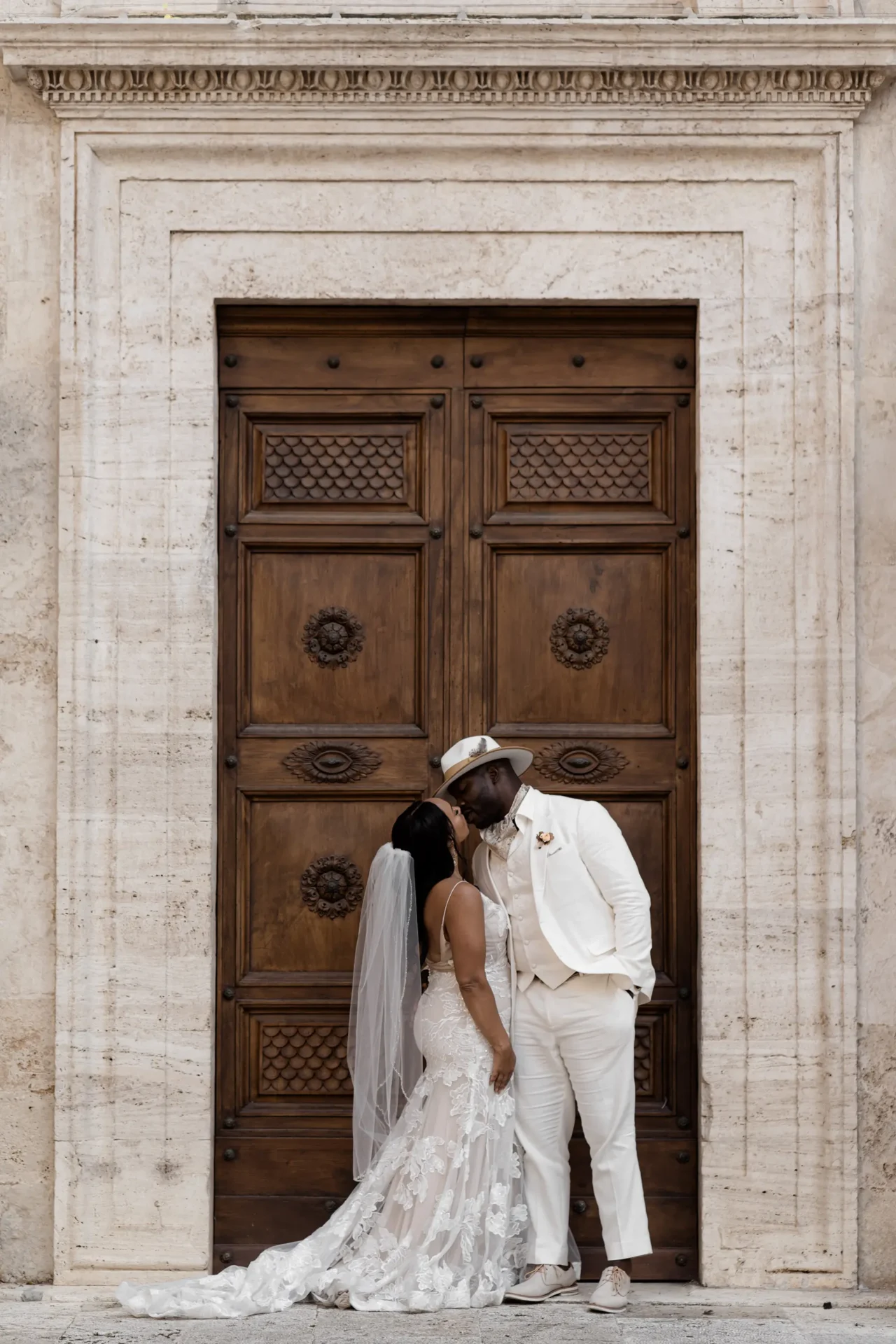 Intimate elopement in Tuscany countryside